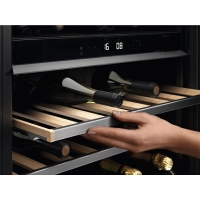 Встраиваемый винный шкаф Electrolux EWUD040B8B