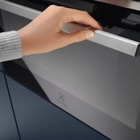 Встраиваемая микроволновая печь Electrolux EVM8E08X